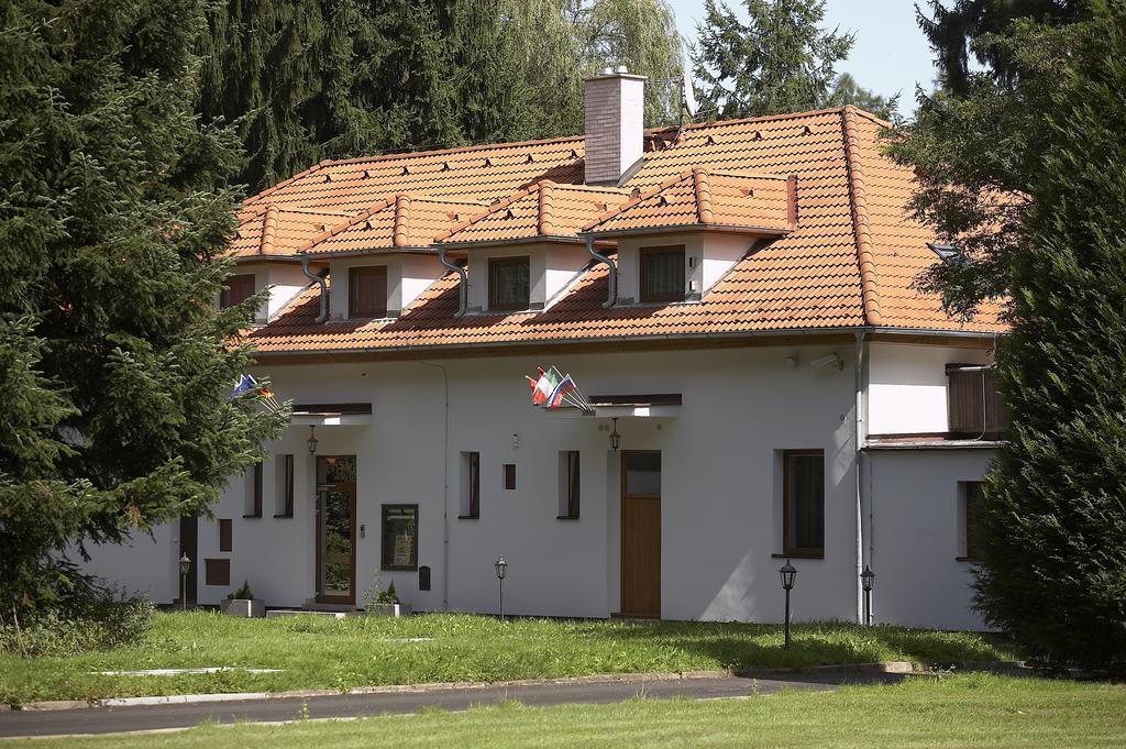 Pension Konopiste Benesov  Zewnętrze zdjęcie